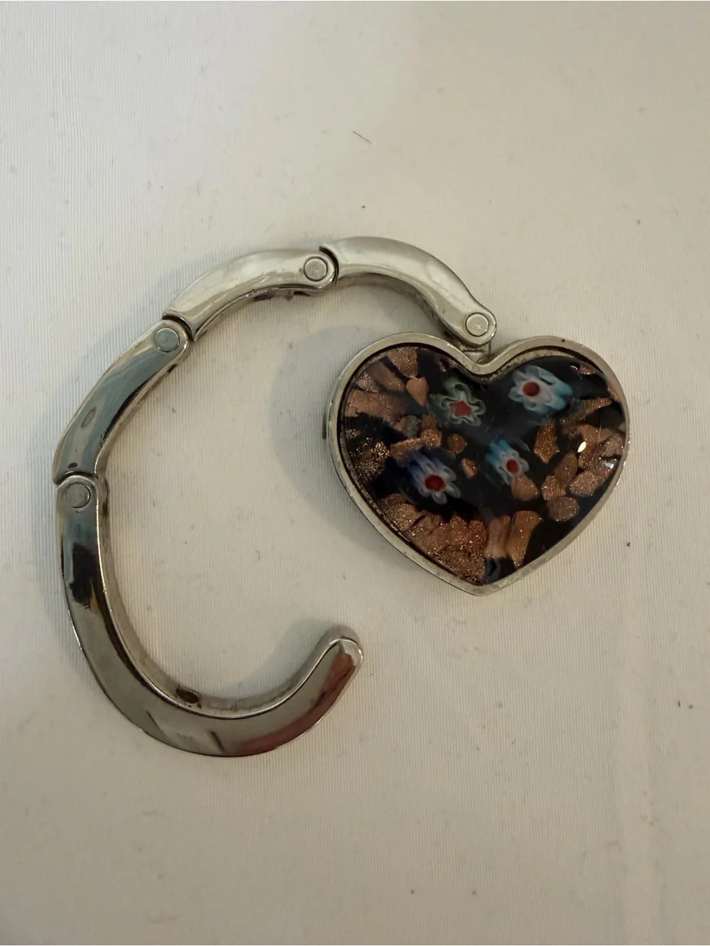 Purse Holder Heart-Shaped Silver Tone Millefiori Glass - Black & Copper